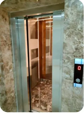 Apartment 10 Steps From And Heart, Furnished With Modern Kitchenette *