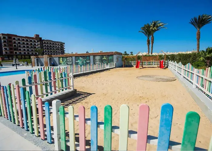 10 Steps From And Heart, Furnished With Modern Kitchenette Apartment