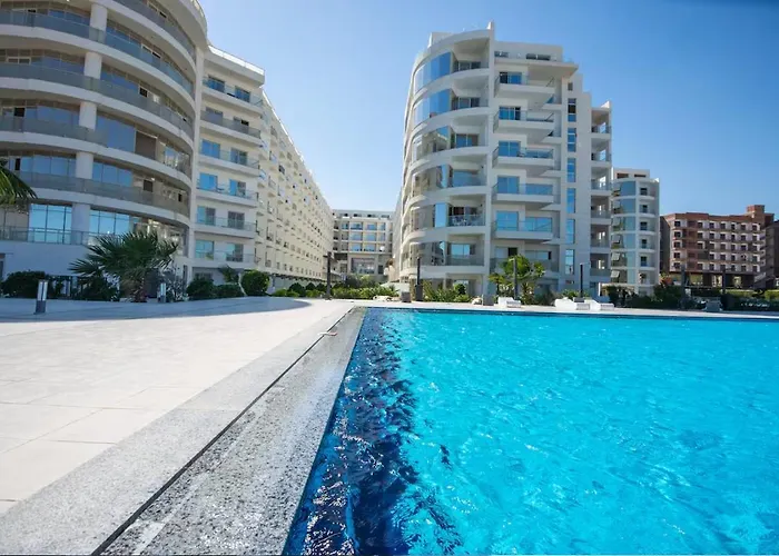 10 Steps From And Heart, Furnished With Modern Kitchenette